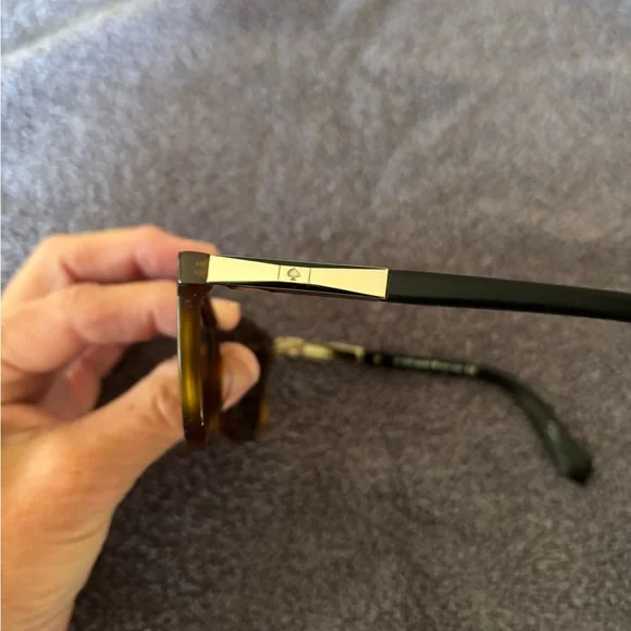 Kate Spade Tortoise Shell Sunglasses and case. - Picture 5 of 10